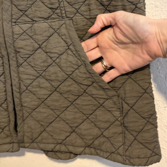 Cut Loose Army Green Quilted Vest XS Lightweight Tencel Spring or Fall Layer EUC - Picture 5 of 5